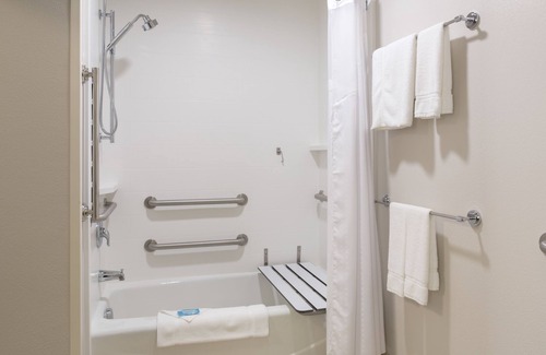 Lincoln Hotel | Holiday Inn Express and Suites Lincoln I - 80 by IHG