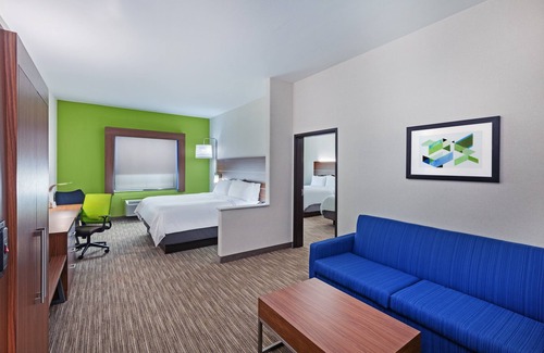 Longview Hotel | Holiday Inn Express and Suites Longview South I20 by IHG