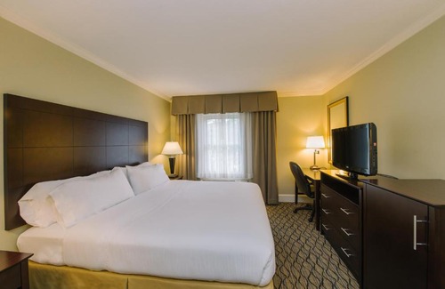 Merrimack Hotel | Holiday Inn Express and Suites Merrimack by IHG
