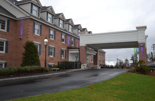 Merrimack Hotel | Holiday Inn Express and Suites Merrimack by IHG