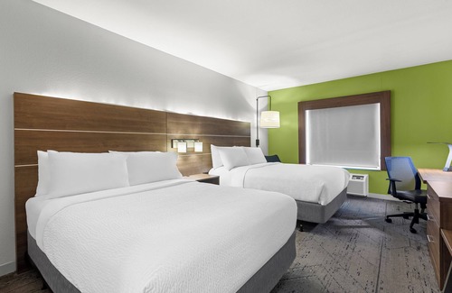 Windsor Forest Hotel | Holiday Inn Express and Suites Savannah - Midtown by IHG