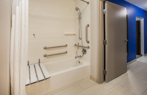 Asheboro Hotel | Holiday Inn Express and Suites Asheboro by IHG