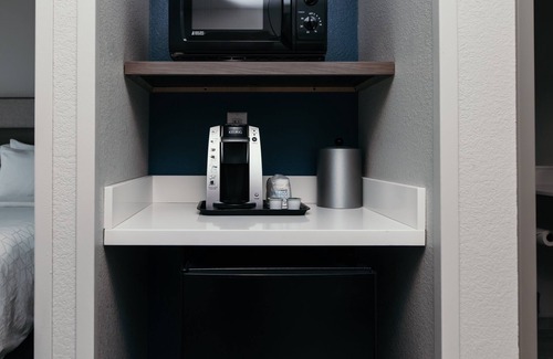 Urbandale Hotel | Holiday Inn Express and Suites Urbandale by IHG