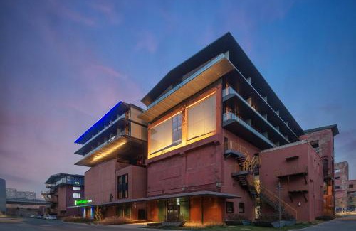 Shijingshan Hotel | Holiday Inn Express Beijing Shijingshan Lakeview by IHG