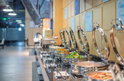 Shijingshan Hotel | Holiday Inn Express Beijing Shijingshan Lakeview by IHG