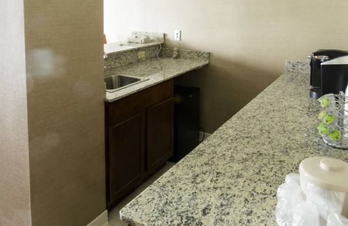 Big Rapids Hotel | Holiday Inn Express Big Rapids by IHG
