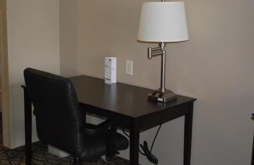 Bloomington Hotel | Holiday Inn Express Bloomington West by IHG