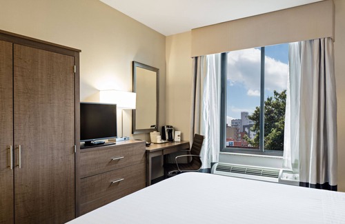 Gowanus Hotel | Holiday Inn Express Brooklyn, an IHG Hotel