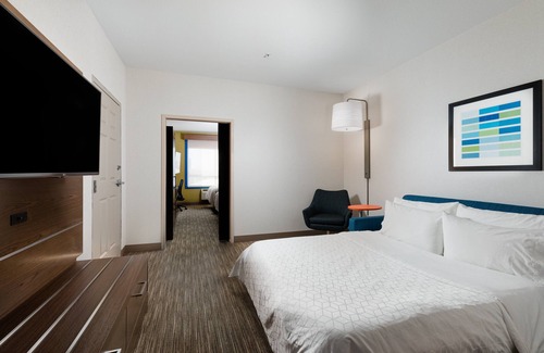 Grande Prairie Hotel | Holiday Inn Express & Suites Grande Prairie by IHG