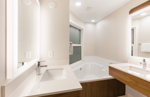 Grande Prairie Hotel | Holiday Inn Express & Suites Grande Prairie by IHG