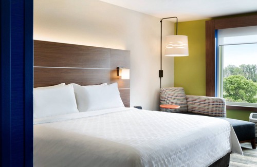 Canton Hotel | Holiday Inn Express Canton by IHG