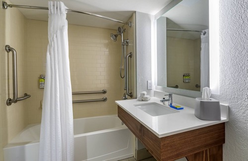 Caloosahatchee Hotel | Holiday Inn Express Cape Coral-Fort Myers Area by IHG