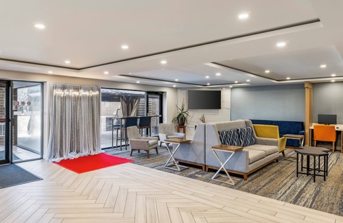 Downers Grove Hotel | Holiday Inn Express Chicago-Downers Grove by IHG