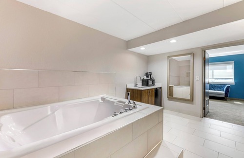 Downers Grove Hotel | Holiday Inn Express Chicago-Downers Grove by IHG