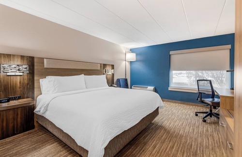 Downers Grove Hotel | Holiday Inn Express Chicago-Downers Grove by IHG