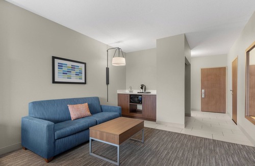 Coralville Hotel | Holiday Inn Express Coralville by IHG