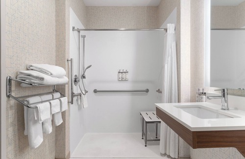 Coralville Hotel | Holiday Inn Express Coralville by IHG