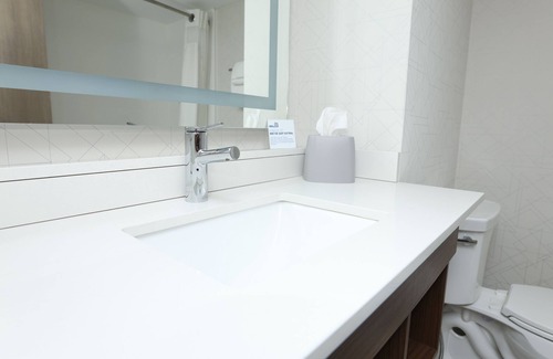 Birmingham Hotel | Holiday Inn Express Detroit-Birmingham by IHG