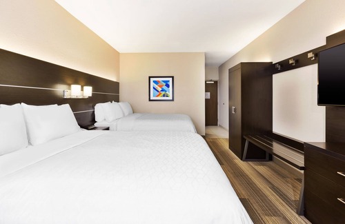 Warren Hotel | Holiday Inn Express Detroit-Warren by IHG