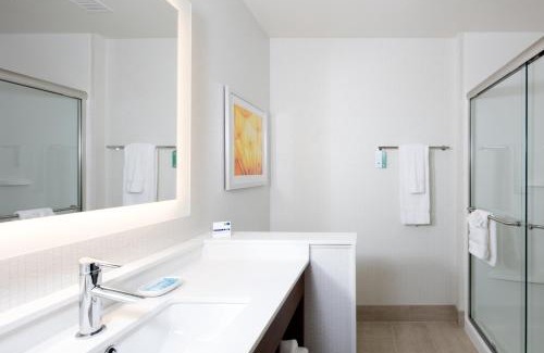 Peoria Hotel | Holiday Inn Express East Peoria - Riverfront by IHG
