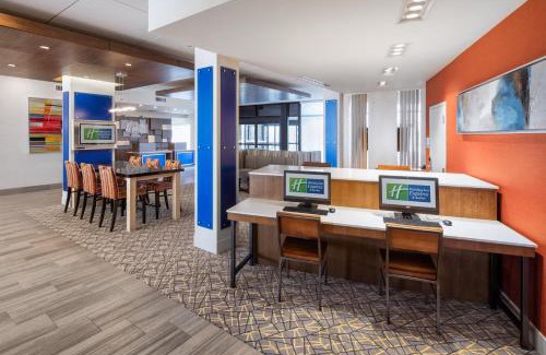 Peoria Hotel | Holiday Inn Express East Peoria - Riverfront by IHG