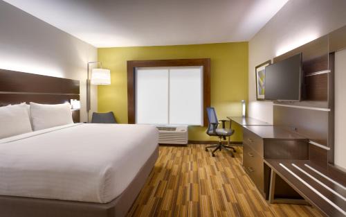 Biggs Field Hotel | Holiday Inn Express El Paso I-10 East by IHG