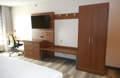 Parkdale Hotel | Holiday Inn Express Fairfield by IHG