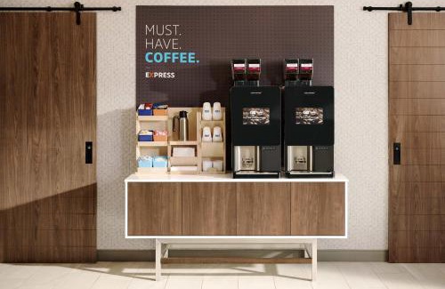Fargo Hotel | Holiday Inn Express Fargo - West Acres by IHG