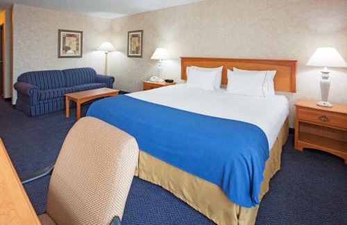 Fargo Hotel | Holiday Inn Express Fargo - West Acres by IHG