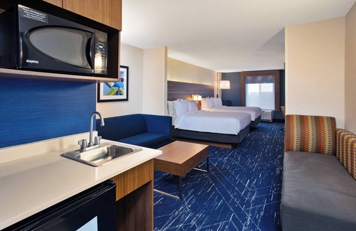 Auburn Hills Hotel | Holiday Inn Express Hotel & Suites Auburn Hills by IHG