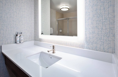 Auburn Hills Hotel | Holiday Inn Express Hotel & Suites Auburn Hills by IHG