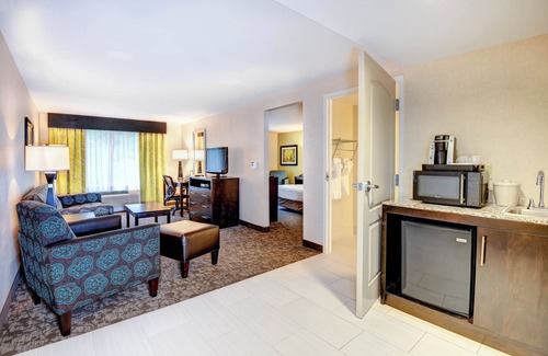 Neptune City Hotel | Holiday Inn Express Hotel of Neptune by IHG