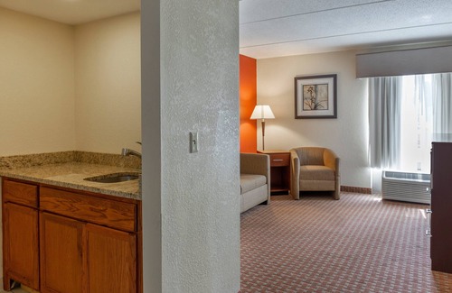 Mechanicsburg Hotel | Holiday Inn Express Harrisburg SW - Mechanicsburg by IHG
