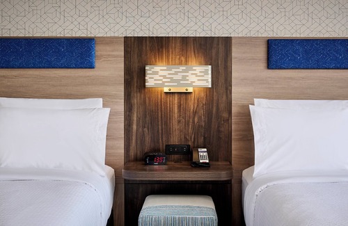 Hamilton Hotel | Holiday Inn Express Hamilton Upper James by IHG