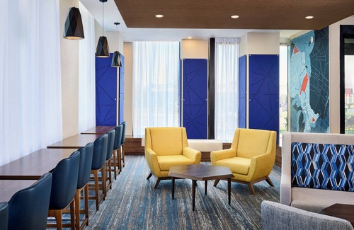 Hamilton Hotel | Holiday Inn Express Hamilton Upper James by IHG