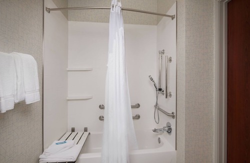 Independence Hotel | Holiday Inn Express Hotel & Suites Independence-Kansas City by IHG