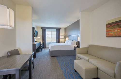 Historic Kailua Village Hotel | Holiday Inn Express Hotel & Suites Kailua-Kona by IHG