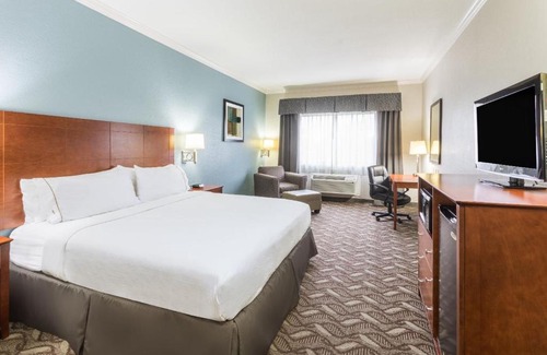Lake Charles Hotel | Holiday Inn Express Hotel and Suites Lake Charles by IHG