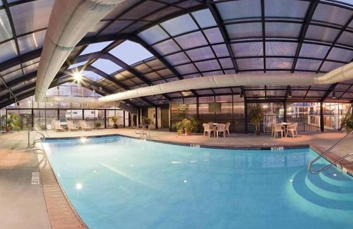 Meridian Hotel | Holiday Inn Express Hotel & Suites Meridian, an IHG Hotel