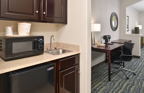 Southside Hotel | Holiday Inn Express Hotel & Suites San Antonio by IHG