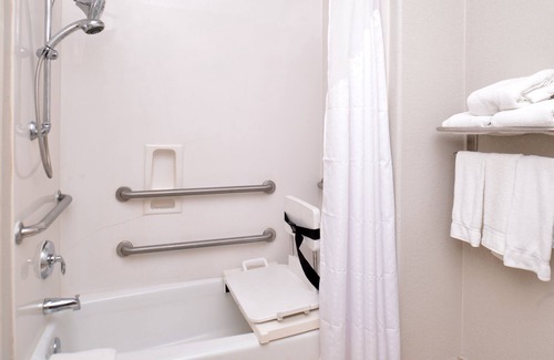 Southside Hotel | Holiday Inn Express Hotel & Suites San Antonio by IHG