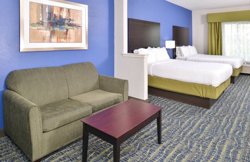 Southside Hotel | Holiday Inn Express Hotel & Suites San Antonio by IHG