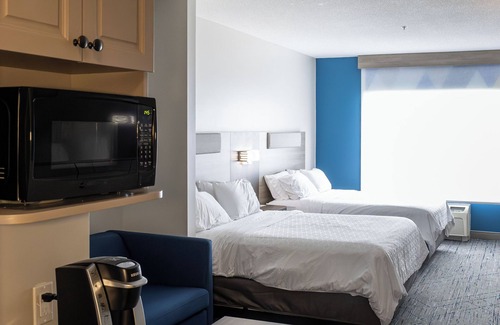 Brockville Hotel | Holiday Inn Express Hotel & Suites Brockville by IHG