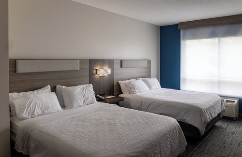 Brockville Hotel | Holiday Inn Express Hotel & Suites Brockville by IHG
