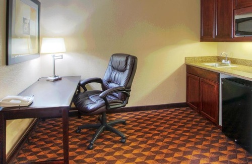 Northeast Heights Hotel | Holiday Inn Express Hotel & Suites Albuquerque Midtown by IHG