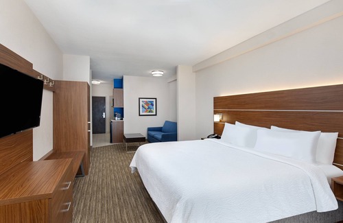 Crestline Heights Hotel | Holiday Inn Express Hotel & Suites Birmingham - Inverness by IHG