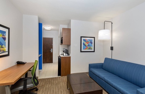 Crestline Heights Hotel | Holiday Inn Express Hotel & Suites Birmingham - Inverness by IHG