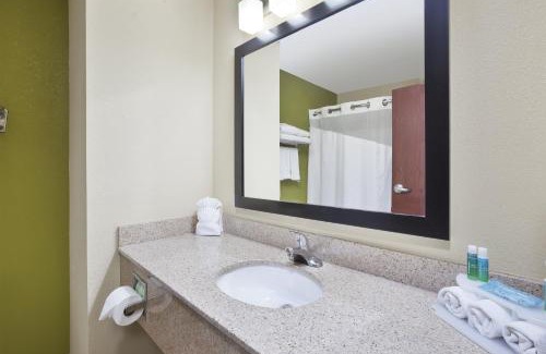 Circleville Hotel | Holiday Inn Express Hotel & Suites Circleville by IHG