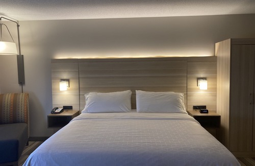 Logansport Hotel | Holiday Inn Express Hotel & Suites Logansport by IHG
