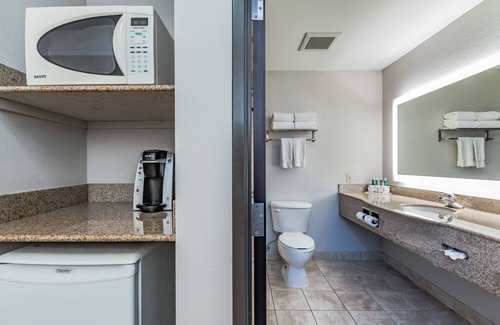Roseland Hotel | Holiday Inn Express Hotel & Suites South Bend by IHG